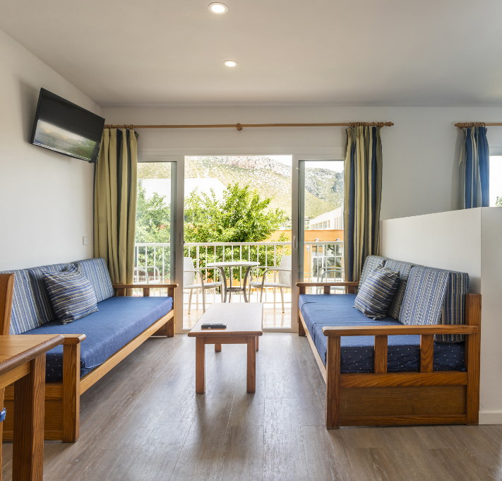 Living room and view of the exterior from the Massol studio